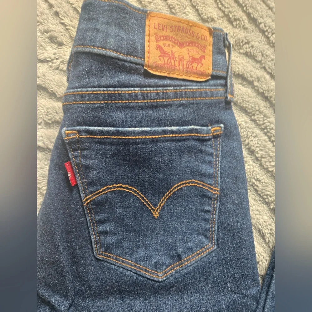 Levi's Classic Dark Wash Slim Jeans - Blue - Picture 2 of 5